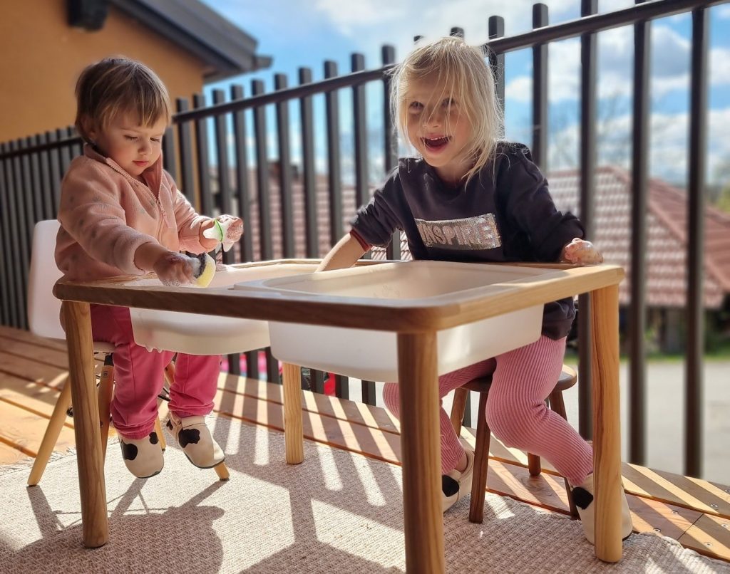 montessori sensory table Miniles